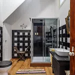 Victorian House Luisa Todi